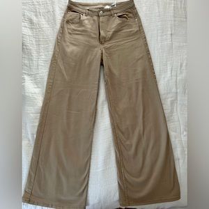Tysm/brown H&M wide leg jeans. Minimal stretch, size 10 women’s. Fits TTS.